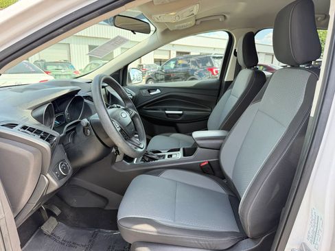 Used 2018 Ford Escape SE w/ SE Sync 3 Package image 2