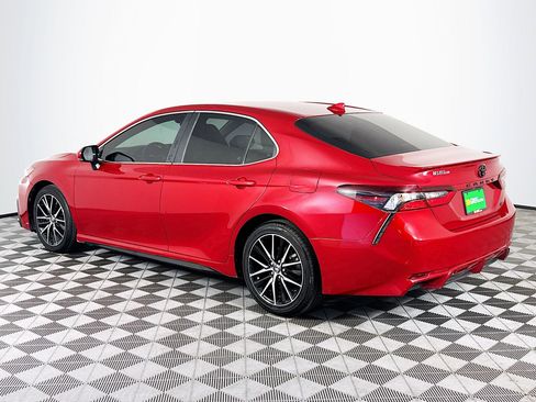 Used 2021 Toyota Camry SE w/ Convenience Package FWD image 6