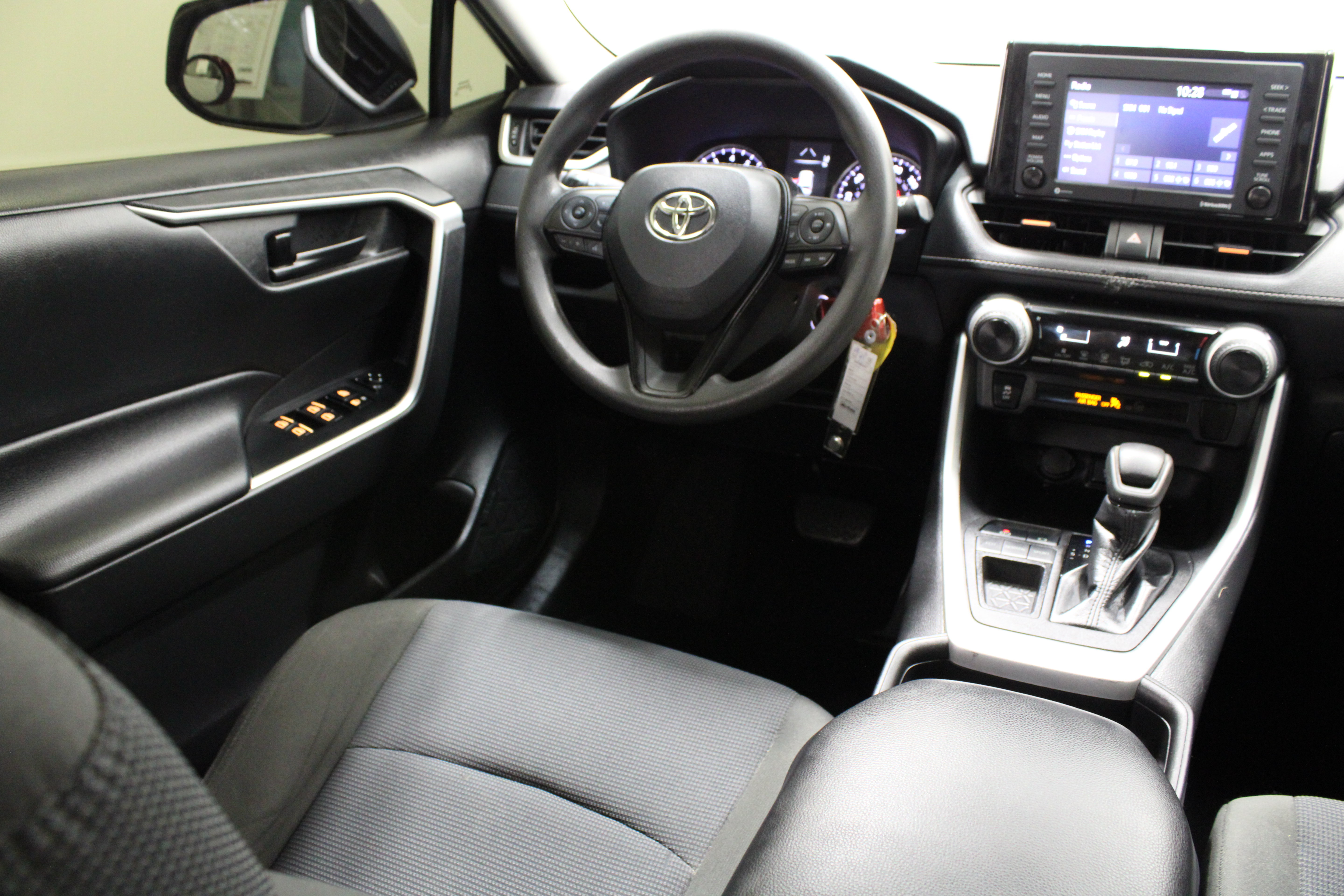 Used 2021 Toyota RAV4 LE FWD image 22