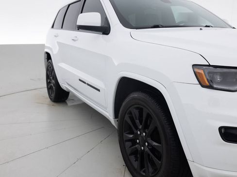 Used 2018 Jeep Grand Cherokee Altitude image 11
