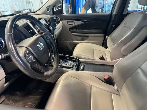 Used 2017 Honda Pilot Touring image 12