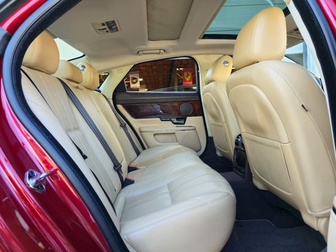 Used 2012 Jaguar XJ RWD image 28