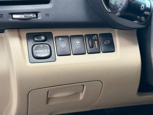 Used 2012 Toyota Highlander Limited w/ Tow Pkg image 8