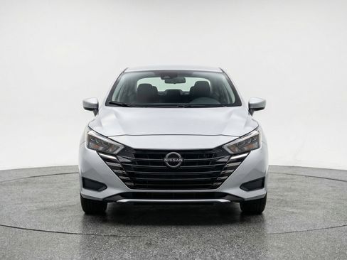 Used 2025 Nissan Versa SV image 2