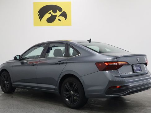 Used 2024 Volkswagen Jetta SE w/ Panoramic Sunroof Package FWD image 9