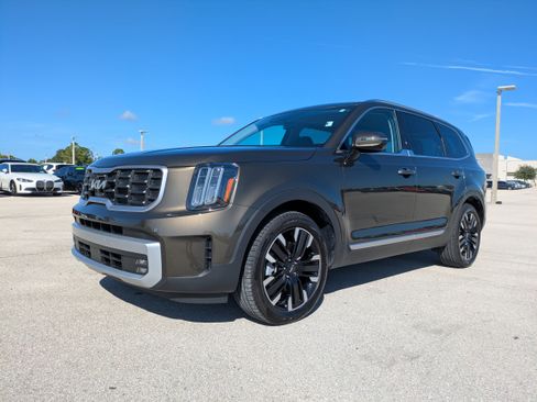 Used 2025 Kia Telluride SX w/ SX Captain's Chair Package FWD image 8