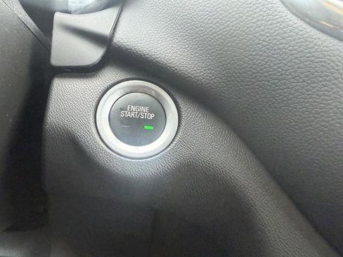 Used 2023 Chevrolet Equinox LT image 41