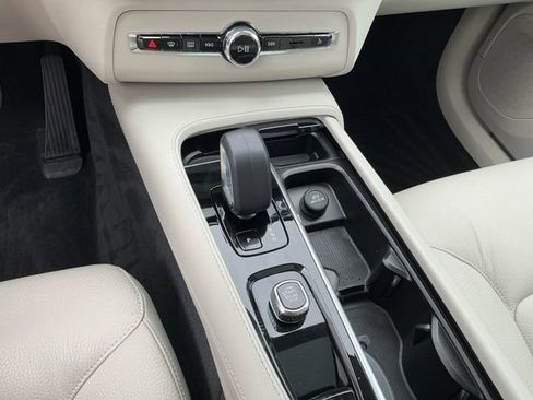 Certified 2023 Volvo XC90 B5 Core w/ Protection Package Premier AWD/4WD image 16