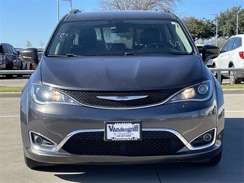 Used 2017 Chrysler Pacifica Touring-L Plus image 6