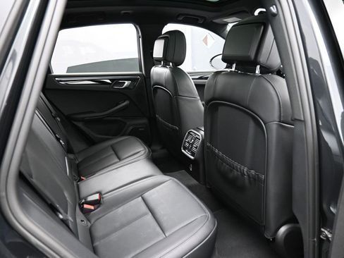 Certified 2025 Porsche Macan image 28