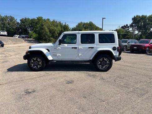 Used 2024 Jeep Wrangler Unlimited Sahara w/ Technology Group AWD/4WD image 2
