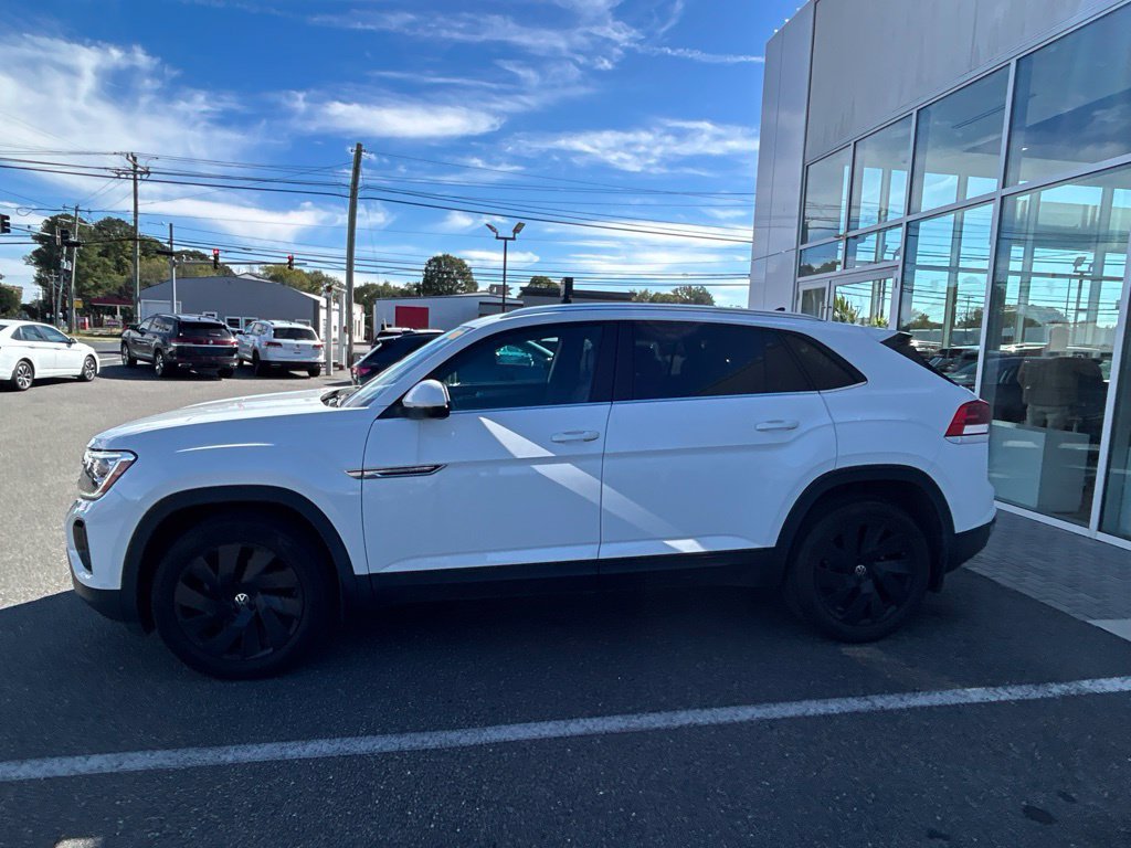 Used 2024 Volkswagen Atlas Cross Sport SE FWD image 2