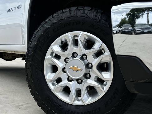 Used 2024 Chevrolet Silverado 2500 LT AWD/4WD image 11