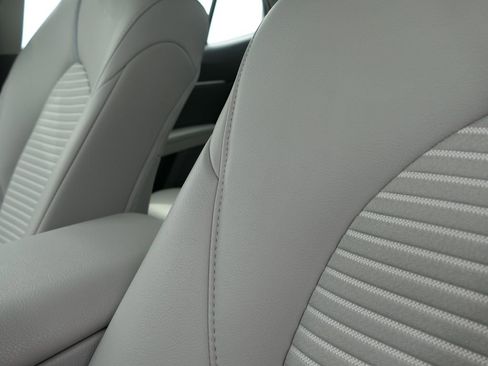 Used 2018 Toyota Camry SE image 14