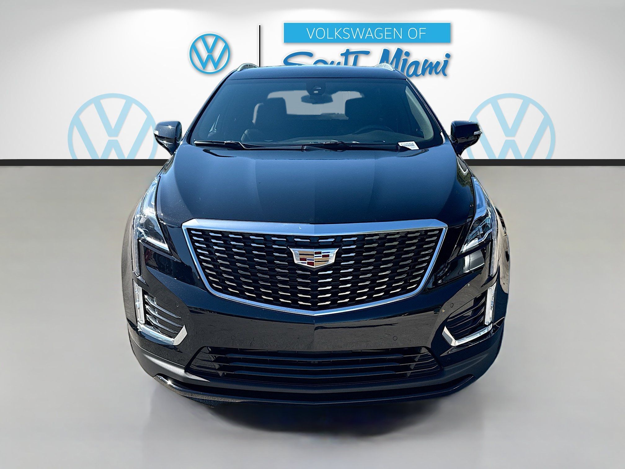Used 2023 Cadillac XT5 Luxury FWD image 2