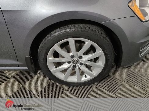 Used 2017 Volkswagen Golf SE FWD image 38
