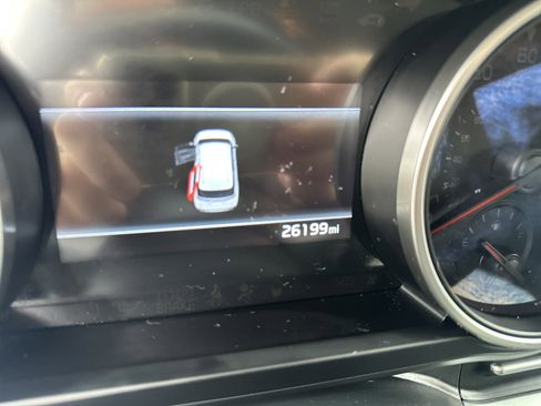 Used 2023 Kia Carnival LX image 24