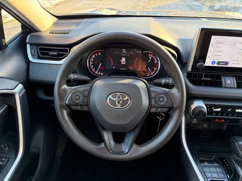 Used 2024 Toyota RAV4 LE image 22