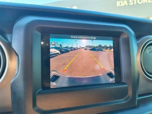 Used 2021 Jeep Gladiator Willys image 5