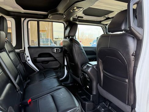 Used 2021 Jeep Wrangler Unlimited Sahara image 24