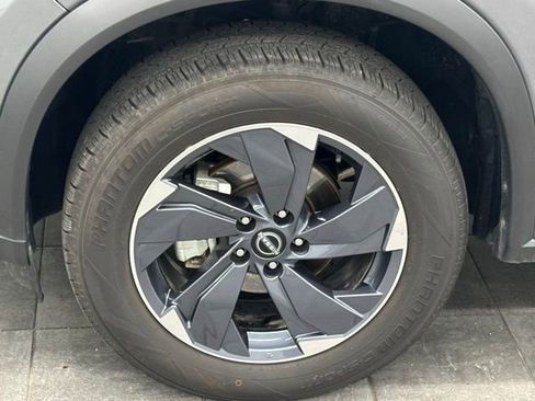 Used 2025 Nissan Rogue SV image 6