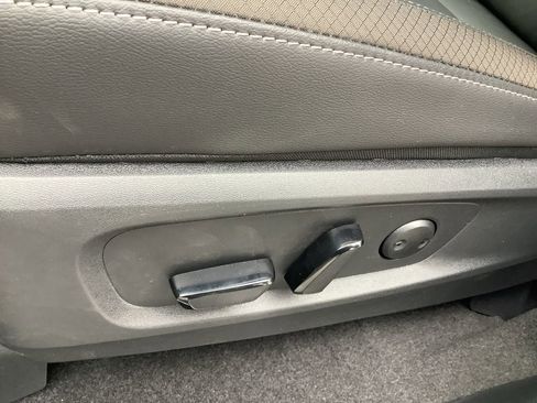 New 2025 Nissan Pathfinder SL w/ Black Appearance Package image 25