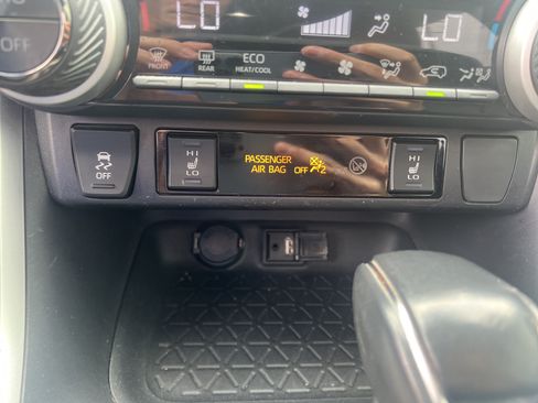Used 2019 Toyota RAV4 XSE w/ Carpet Mat Package AWD/4WD image 27