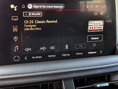 Used 2023 GMC Yukon SLT w/ SLT Luxury Package image 18