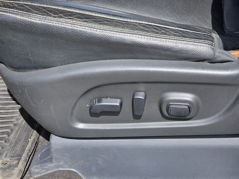 Used 2020 Nissan Titan SL w/ Moonroof Package image 14