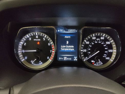 Used 2018 Nissan Titan SV image 23