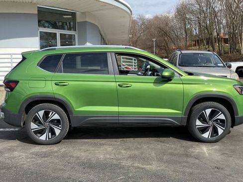 New 2026 Volkswagen Taos SE AWD/4WD image 4
