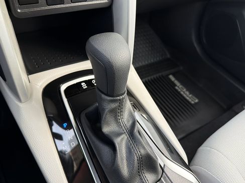 Certified 2025 Toyota Corolla Cross L image 21