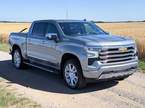 Used 2023 Chevrolet Silverado 1500 High Country w/ High Country Premium Package AWD/4WD image 8