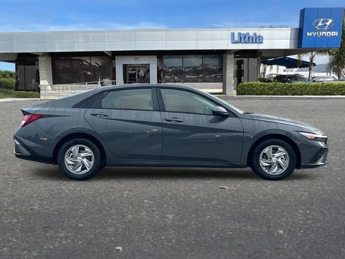 New 2026 Hyundai Elantra SE FWD image 9