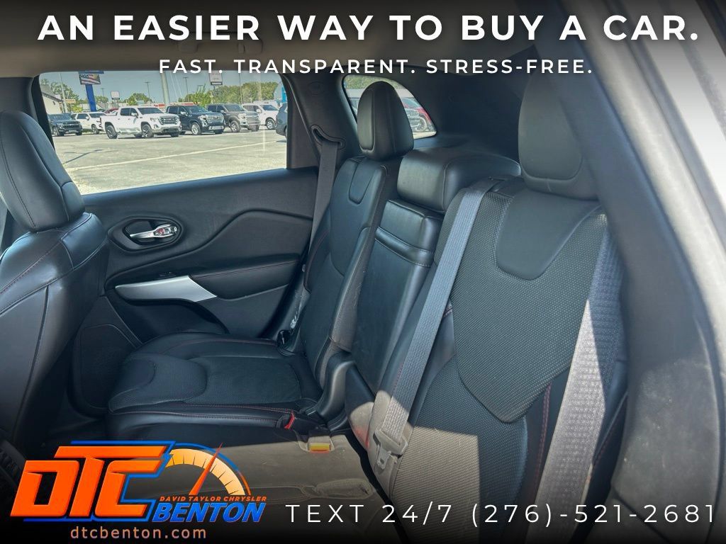 Used 2018 Jeep Cherokee Trailhawk w/ Quick Order Package 25L AWD/4WD image 9