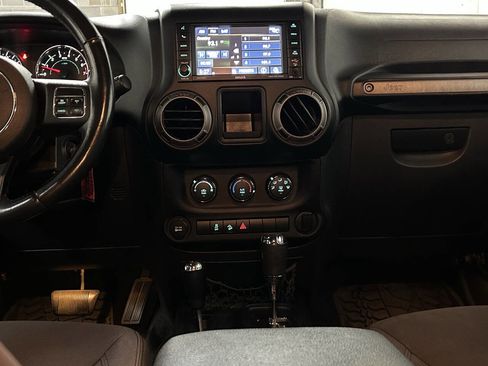 Used 2017 Jeep Wrangler Unlimited Sport image 25