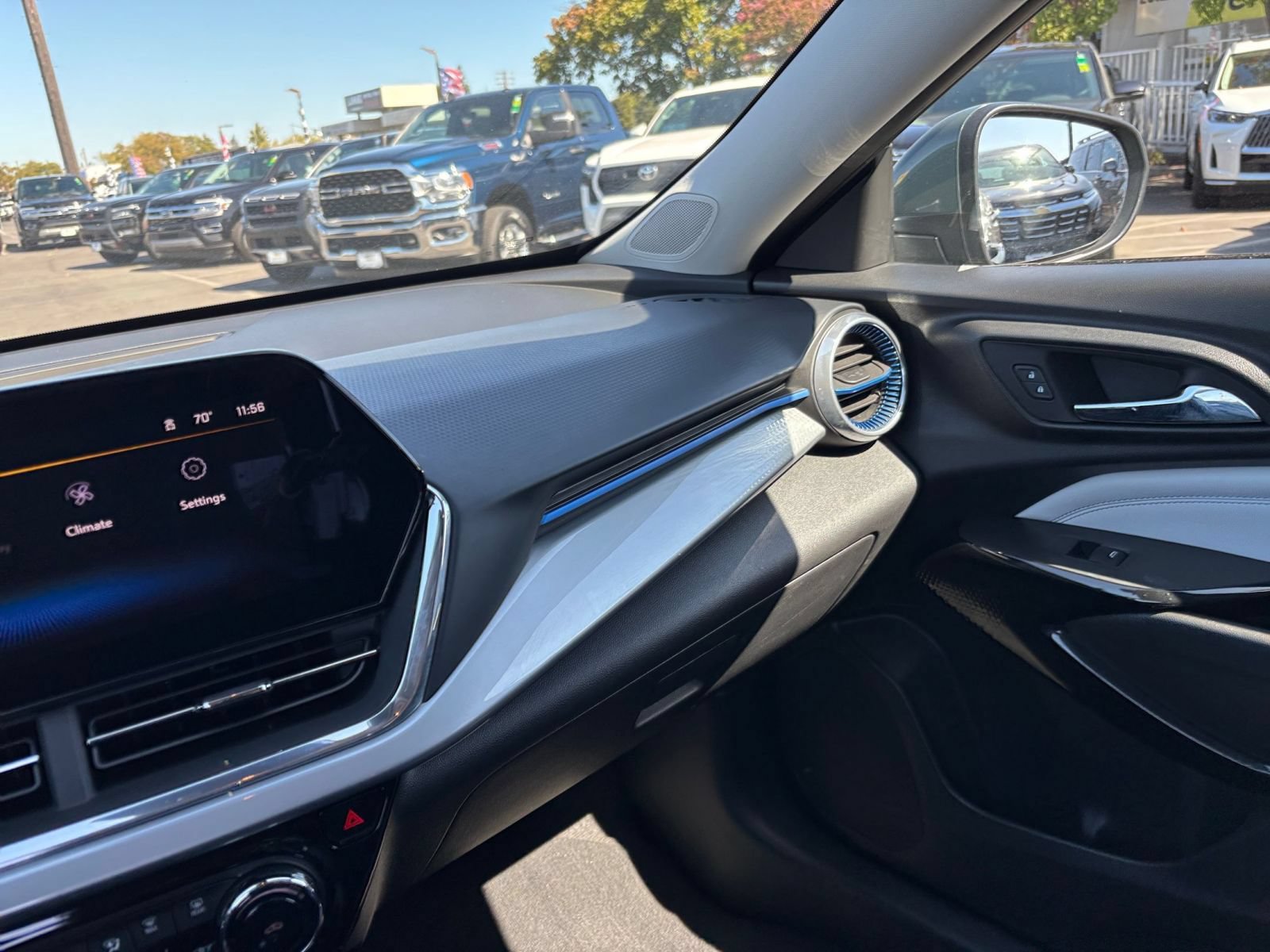 Used 2025 Chevrolet Trax LT FWD image 33