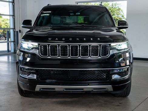 Used 2023 Jeep Wagoneer Series III w/ Preferred Equipment Group image 3