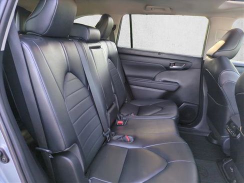 Used 2023 Toyota Highlander XLE image 20