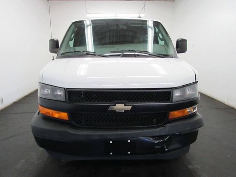Used 2019 Chevrolet Express 2500 RWD image 2