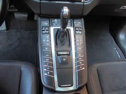 Used 2018 Porsche Macan GTS AWD/4WD image 17