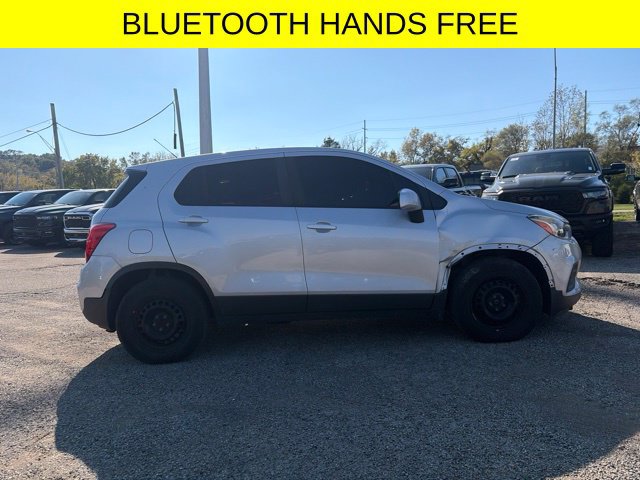 Used 2018 Chevrolet Trax LS FWD image 3