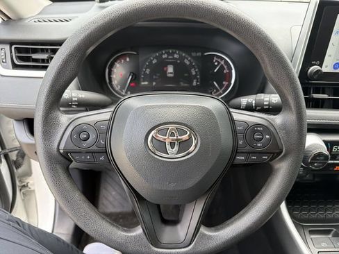 Used 2025 Toyota RAV4 XLE AWD/4WD image 16