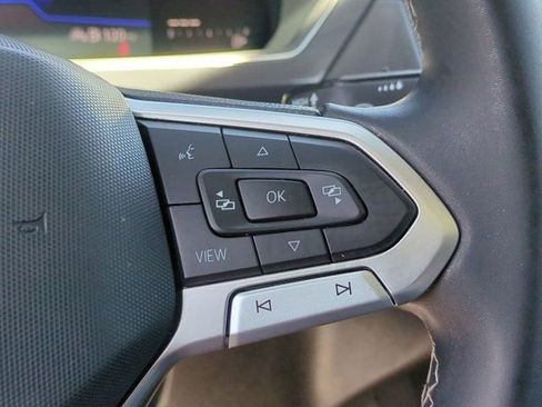 Used 2022 Volkswagen Tiguan SE w/ Panoramic Sunroof Package FWD image 18