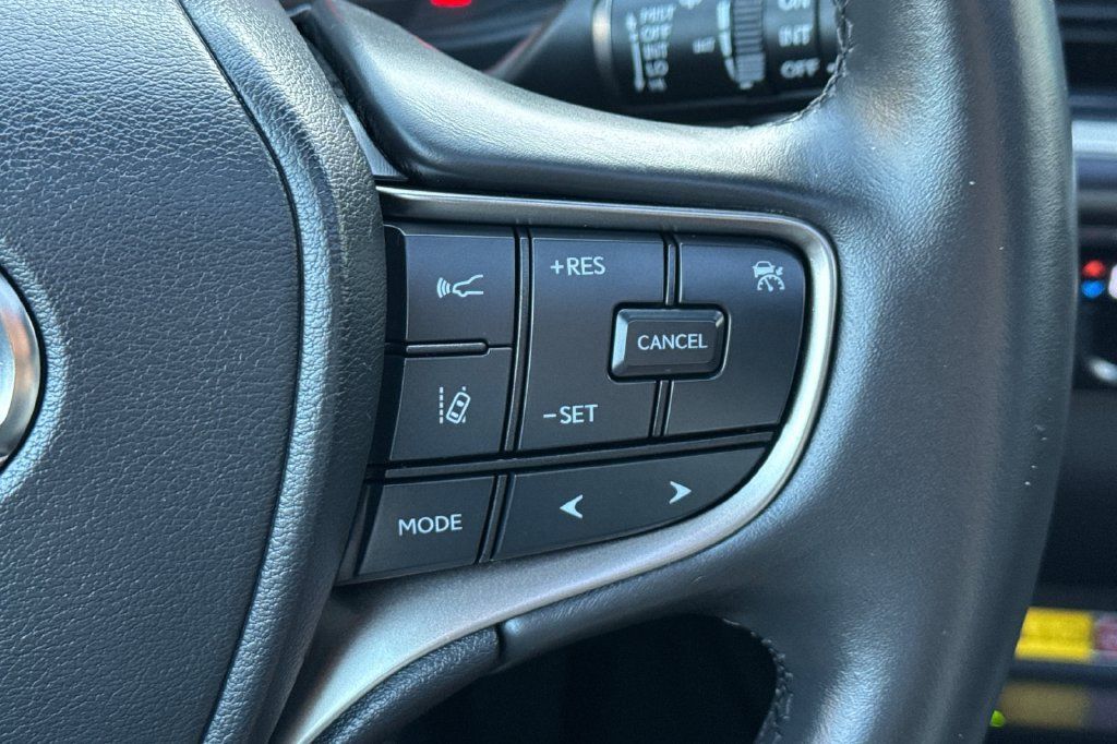Used 2024 Lexus UX 250h FWD image 28