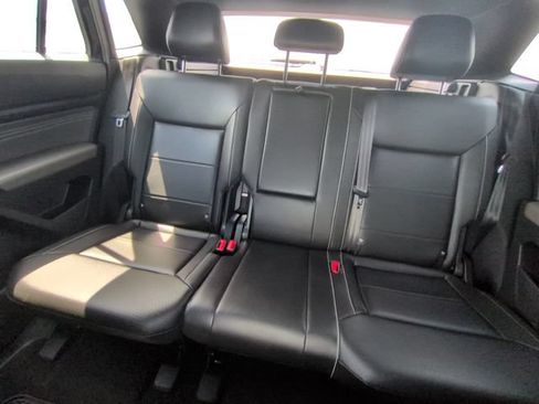 Used 2023 Volkswagen Atlas Cross Sport SE w/ Black Wheel Package AWD/4WD image 22