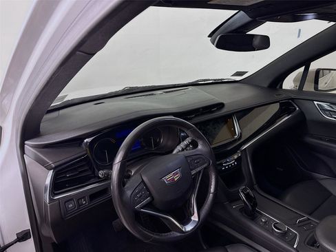 Used 2022 Cadillac XT6 Premium Luxury image 6