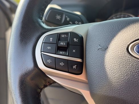 Used 2021 Ford Explorer XLT w/ Equipment Group 202A AWD/4WD image 18