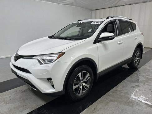 Used 2018 Toyota RAV4 XLE AWD/4WD image 5