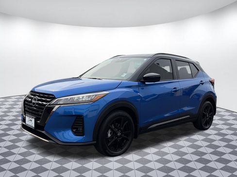 Used 2024 Nissan Kicks SR w/ SR Premium Package FWD image 3